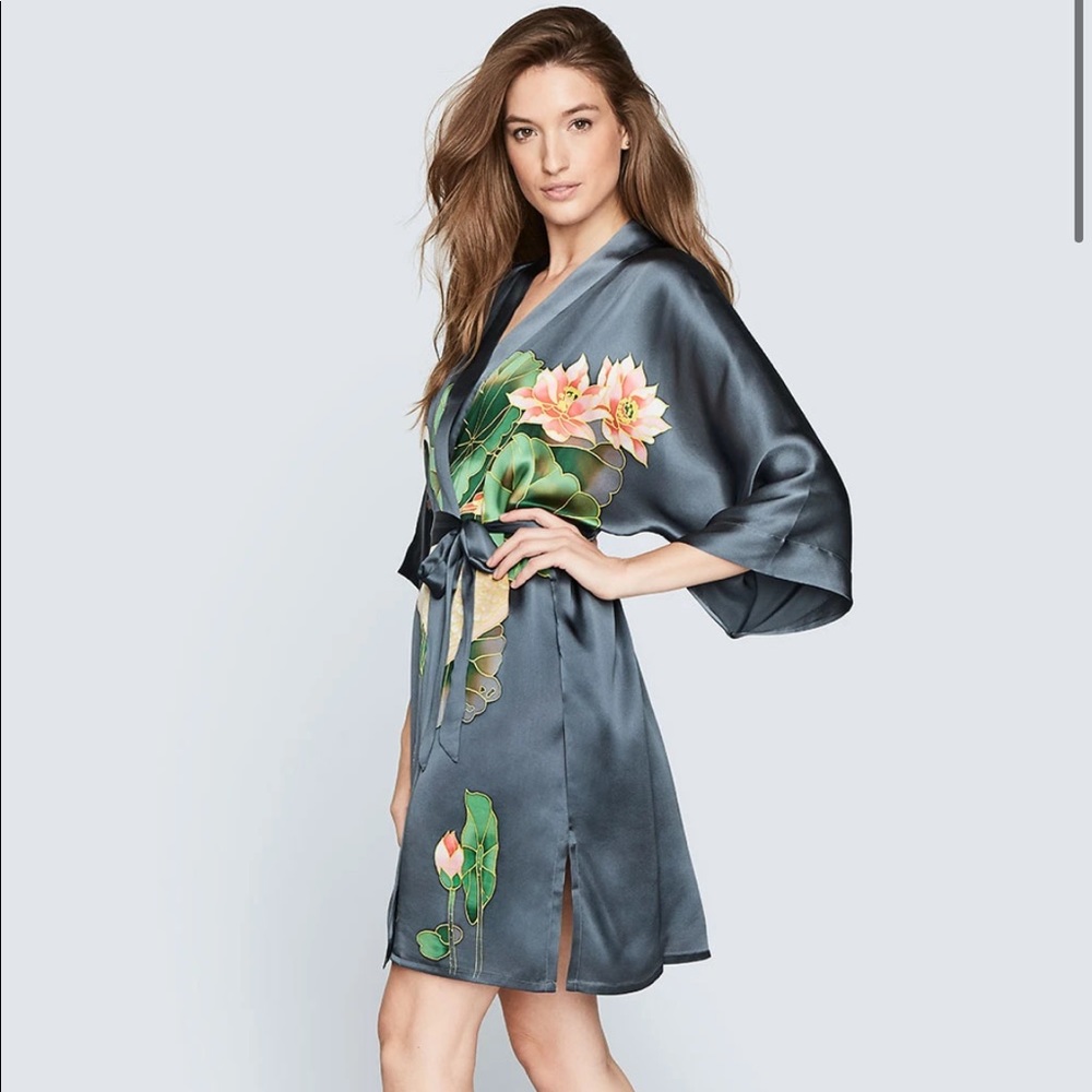 KIM+ONO Handpainted Silk Crane Kimono Robe…